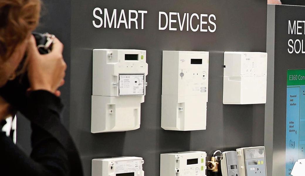 Welche Smartmeter im Versorgungsgebiet der Technischen Betriebe der Stadt Altstätten installiert werden, steht noch nicht fest. Hier sind einige Modelle des Schweizer Herstellers Landis+ Gyr ausgestellt. 