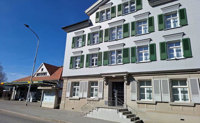 Wolfhalden ersetzt marode Fensterfront und erneuert Musikanlage in der Turnhalle