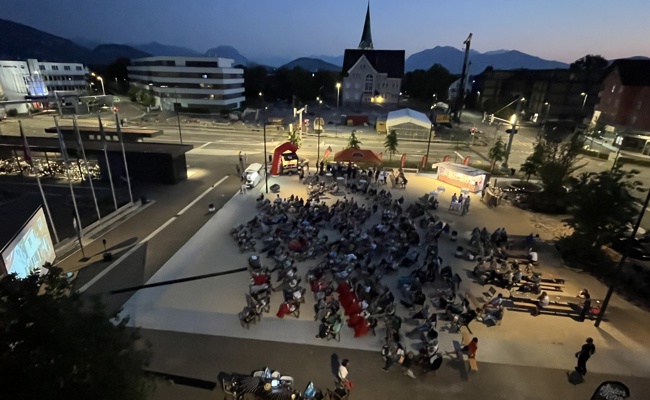 Solarkino: Ein voller Erfolg auf dem neuen Dorfplatz