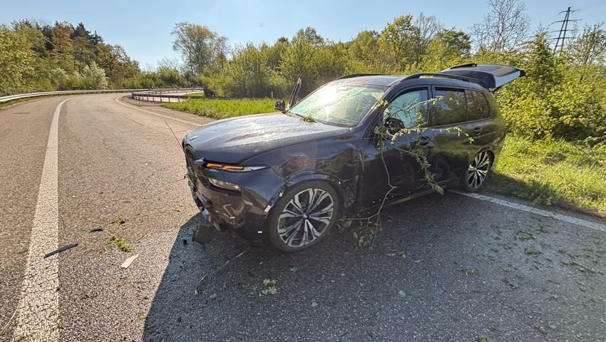Der zweite BMW wurde in Frick im Kanton Aargau durch einen Selbstunfall gestoppt.