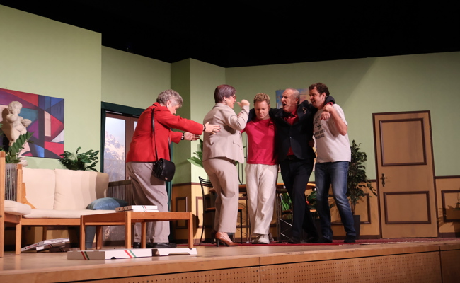 Theatergruppe Rhybrugg: Premiere mit vielen Lachern und einem wehmütigen Abschied