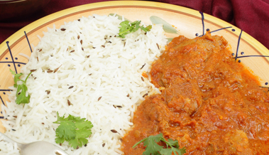 Nicht ganz nach Plan: Die Kleider mit Curry geduscht