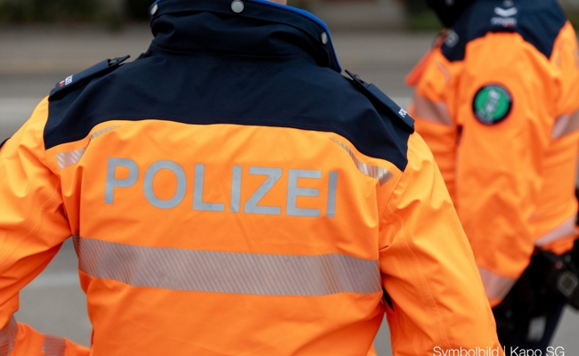 Führerausweis weg: 82-Jähriger fuhr über Mittelinsel