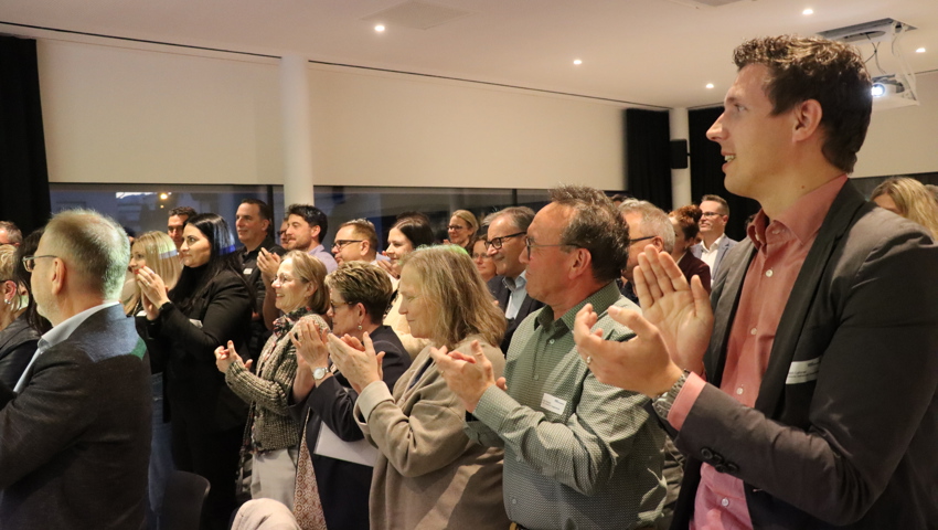 Standing Ovations für den scheidenden Präsidenten Reto Friedauer.