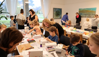 Spielen und Basteln mit Blick auf Weihnachten