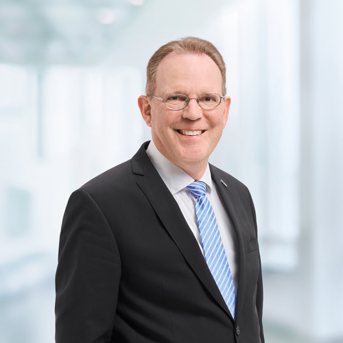 Willi Segmüller, Mitglied der Direktion, willi.segmueller@alpharheintalbank.ch  