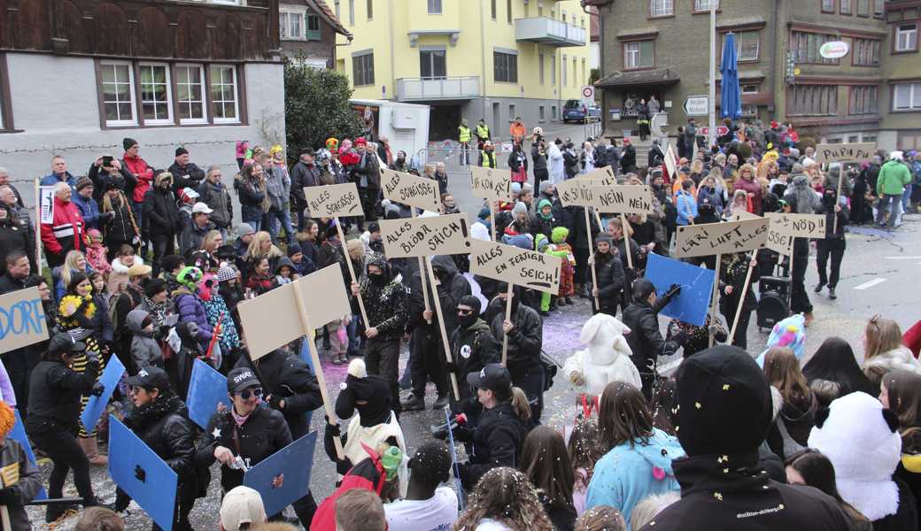 Dieses Bild des politischen Widerstandes entstand an der Fasnacht, aber auch ausserhalb der närrischen Zeit kann es in Rebstein heiss zugehen, sei es bei Sachthemen oder bei Wahlen. 