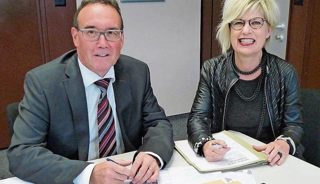 Die Widnauer Gemeindepräsidentin Christa Köppel und Ortsgemeindepräsident Karl Köppel freuen sich aufs neue Alterszentrum.
