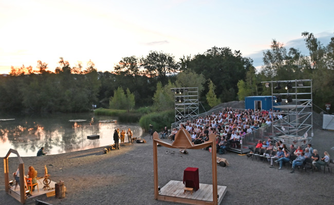 Theater im Kies bringt die Geschichte des Rheindurchstichs eindrucksvoll auf die Bühne