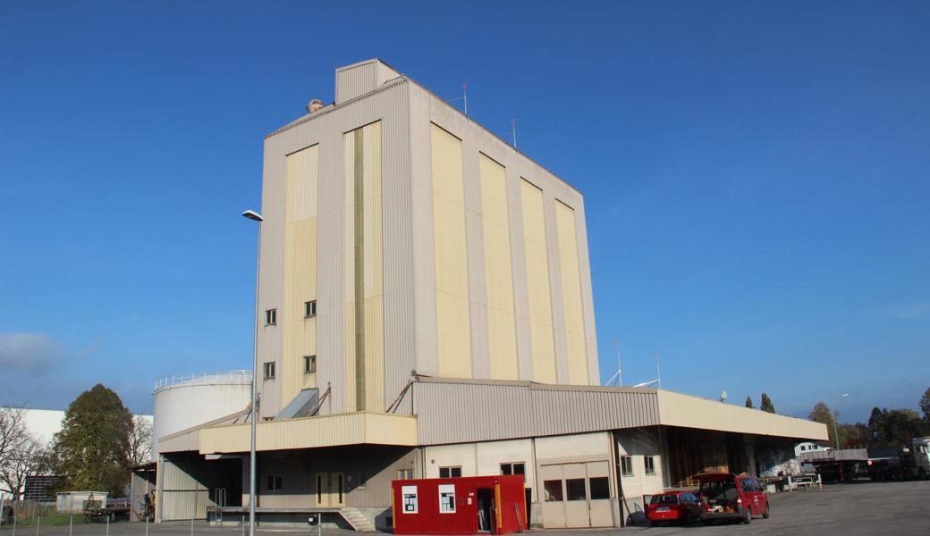 An der Neudorfstrasse befindet sich das Gebäude, auf dem Visiere vom geplanten Anbau künden.