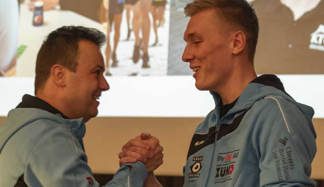 Pascal Steiger (rechts) übernimmt das Amt des Vereinspräsidenten von Fabian Sonderegger. 