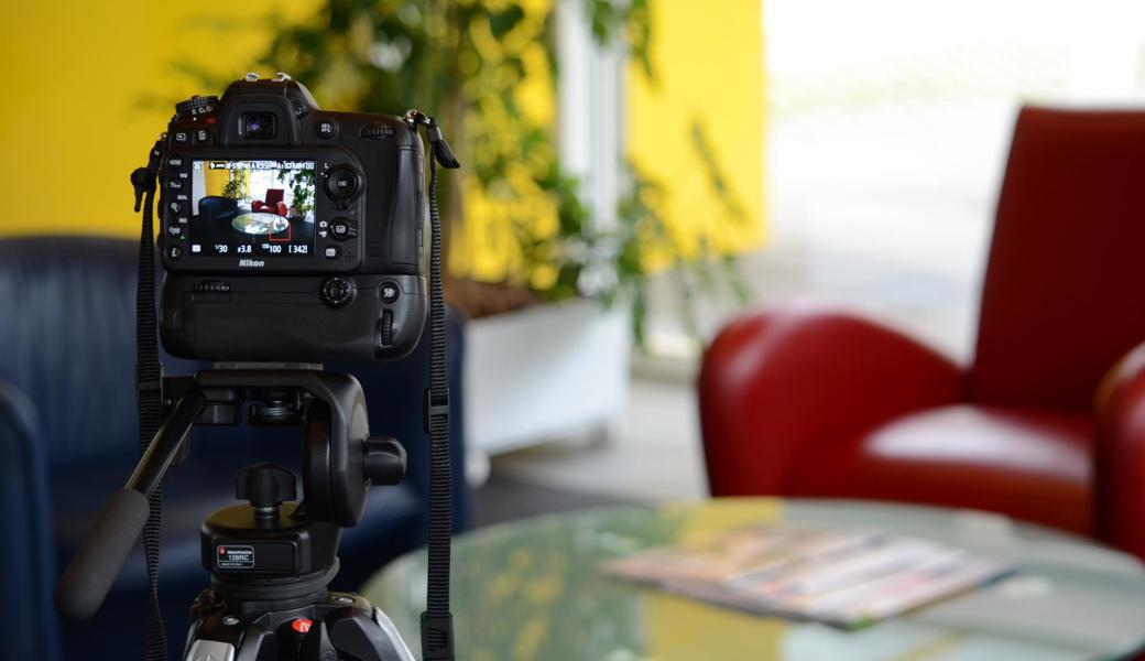 Die «Sonntagsgespräche» finden im Foyer der Redaktion statt und werden im Livestream auf Youtube übertragen.  Die «Sonntagsgespräche» finden im Foyer der Redaktion statt und werden im Livestream auf Youtube übertragen.