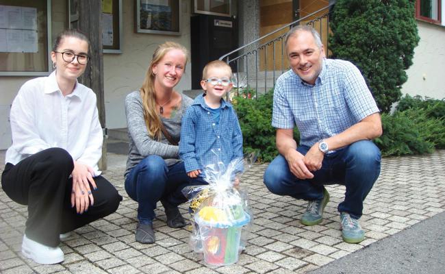 Zweieinhalbjähriger ist der 8000. Einwohner von Au