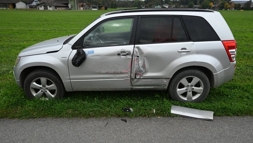 Das vom Traktorfahrer beschädigte Auto. Das vom Traktorfahrer beschädigte Auto.