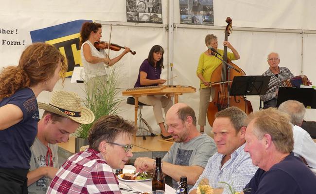 Vollmondfest bei Sonnenschein
