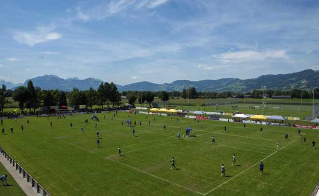 Sport und Party zum Ferienabschluss mit grösstem Fausterturnier