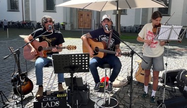 Musikgenuss beim Samstagbummel: Freiluftbühne beim Rathausplatz
