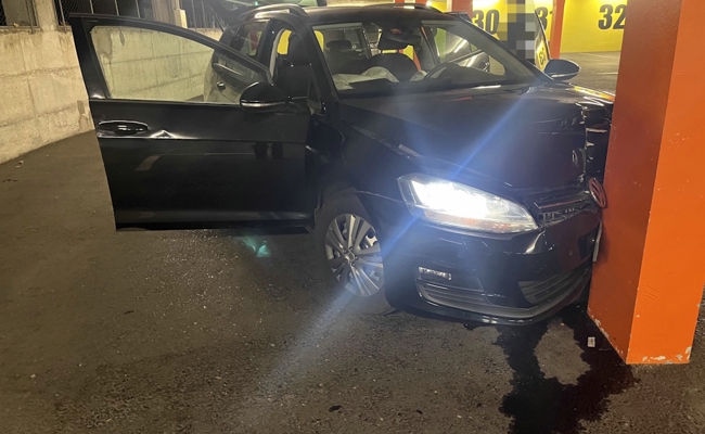 Vier Verletzte bei Selbstunfall: 18-Jähriger verwecheselt Gas und Bremse