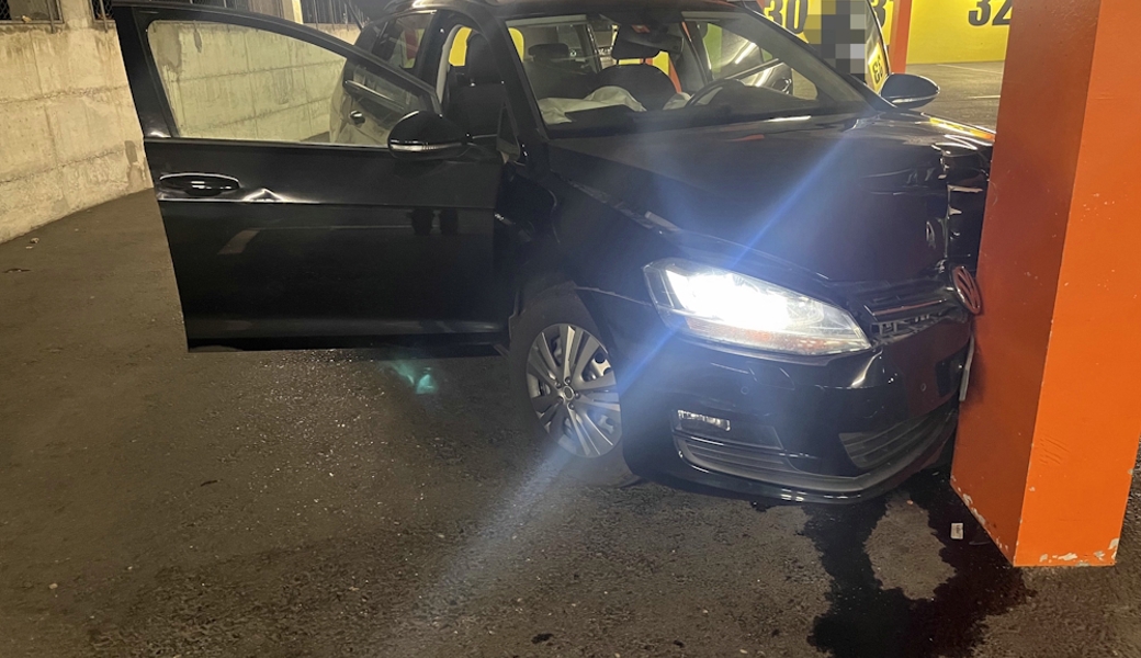 Vier Verletzte bei Selbstunfall: 18-Jähriger verwecheselt Gas und Bremse