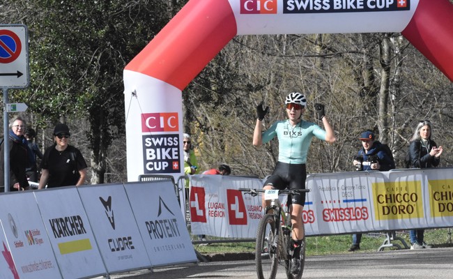 Micha Alder triumphiert am Monte Tamaro und übernimmt das Swiss-Cup-Leadertrikot