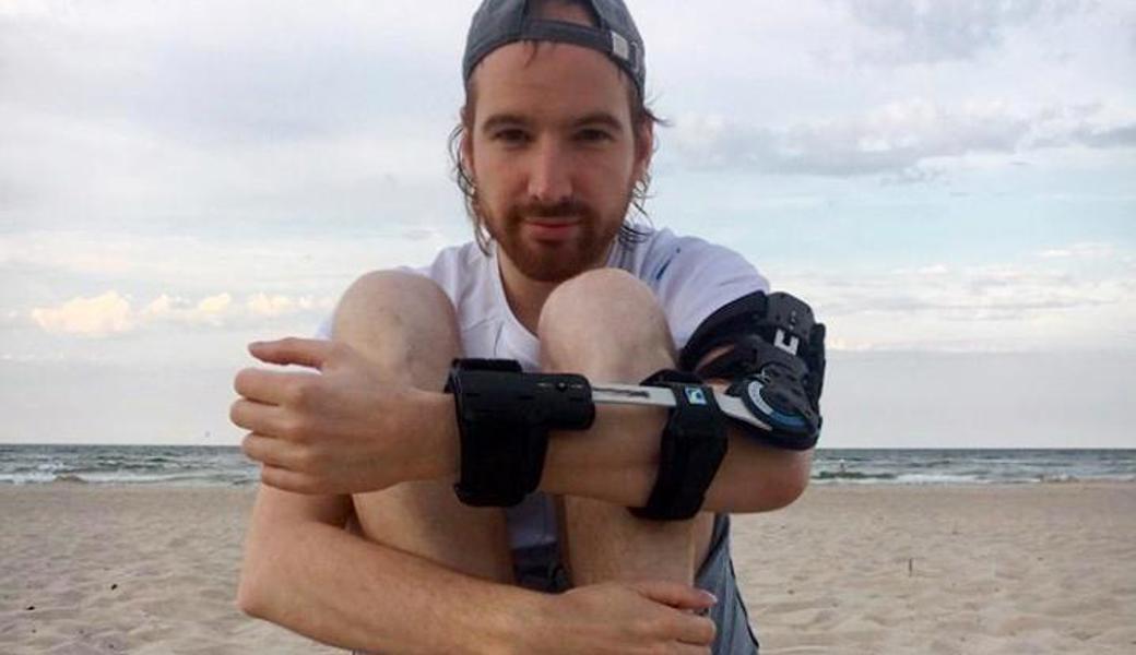Mit diesem Foto des verletzten Gitarristen hat Feine Sahne Fischfilet via Facebook die Absage bekanntgegeben.