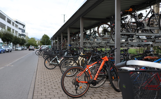 Kampfzone Veloständer: Am Bahnhof wird der Platz knapp