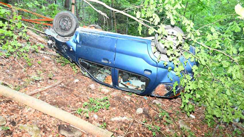 20 Meter in die Tiefe: Schwerer Unfall auf dem Vilsnaweg