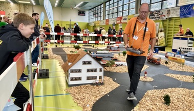 Züge dampfen und Helis starten: Miniaturwelten begeistern Besucher