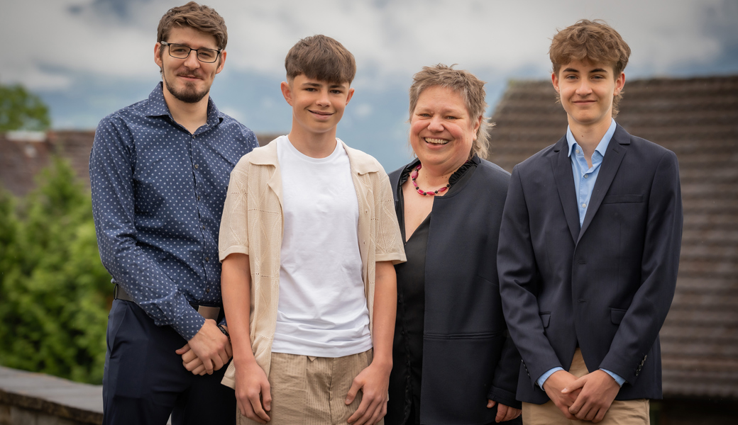 Foto v.l.n.r. Lucas Kägi, Fynn Diethelm, Pfarrerin Andrea Hofacker und Laurenz Kobelt. Foto: S. Maier