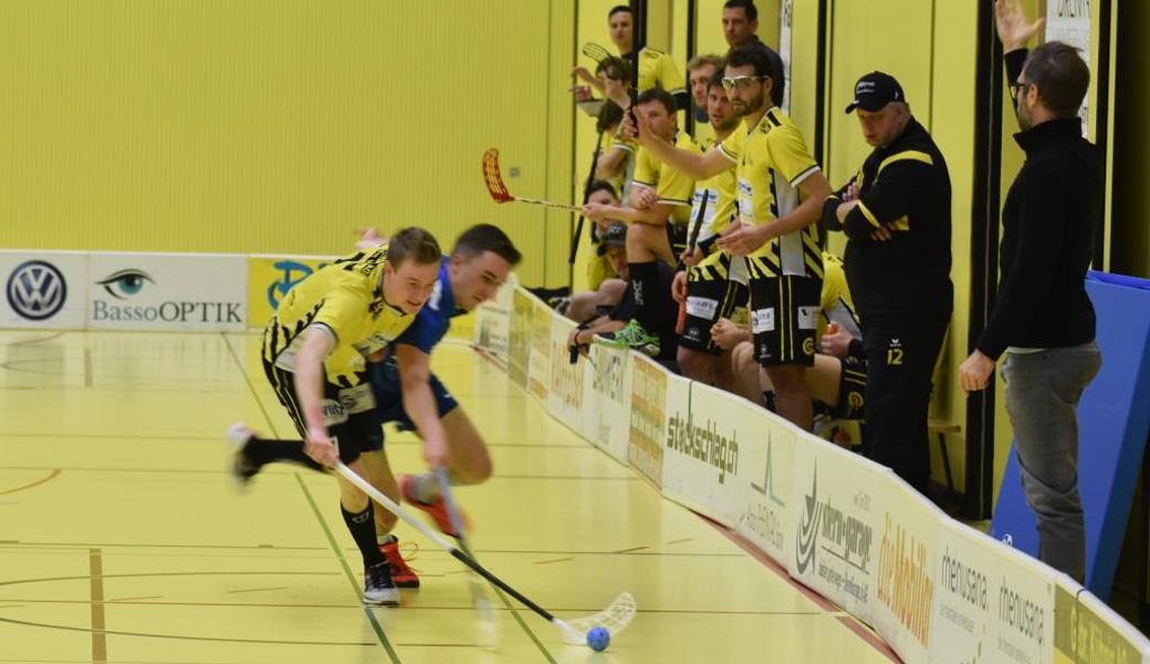 Emotionen auf der Bank, unbändiger Wille auf dem Spielfeld: Ramon Hunziker setzt sich vor seinem 8:2-Treffer ins leere Tor durch. Emotionen auf der Bank, unbändiger Wille auf dem Spielfeld: Ramon Hunziker setzt sich vor seinem 8:2-Treffer ins leere Tor durch.