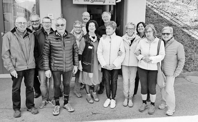 Weinfreunde erkundeten Puppenmuseum