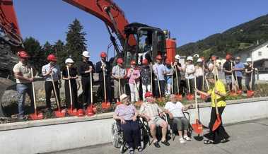 Spatenstich: Zwei Nachbargemeinden bauen ein gemeinsames Altersheim Spatenstich: Zwei Nachbargemeinden bauen ein gemeinsames Altersheim
