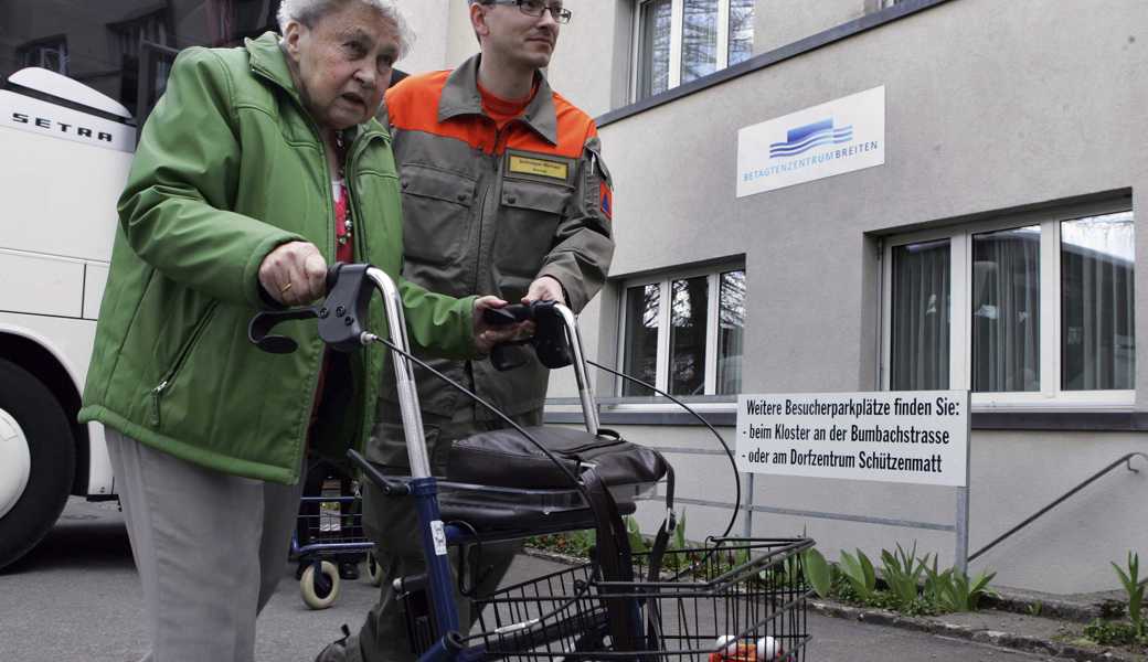 Im Katastrophenfall ist die Evakuierung von Pflegebedürftigen aus Heimen sichergestellt. Bei solchen, die zuhause leben, sieht es allerdings anders aus.