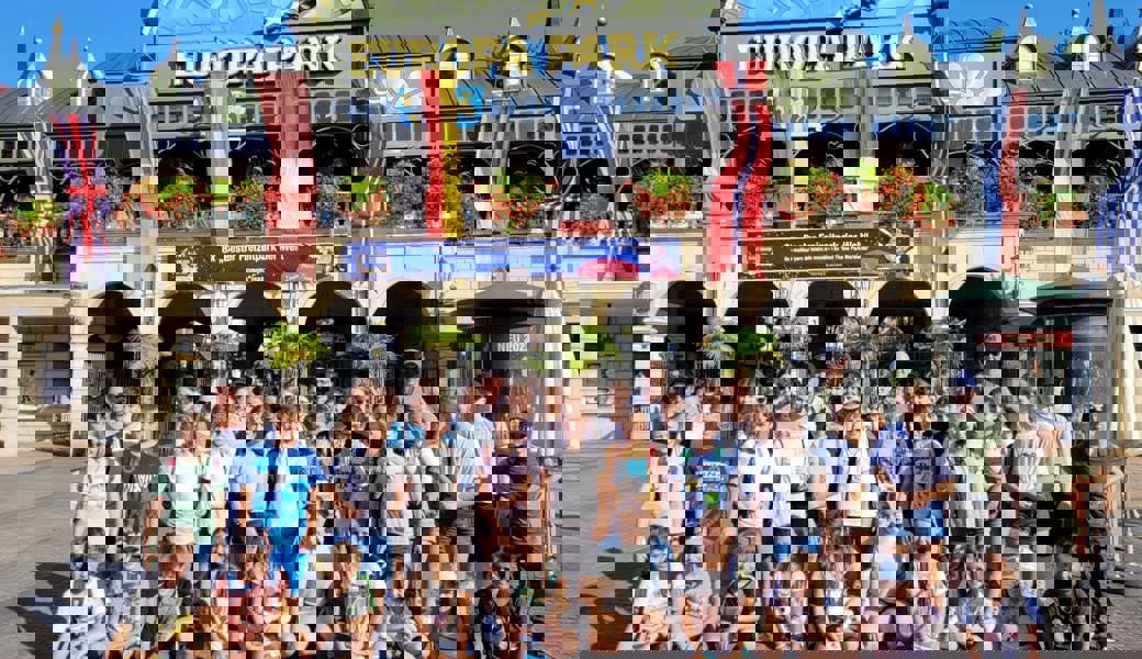 Ministrantinnen und Ministranten der Pfarreien Rebstein und Lüchingen im Europapark