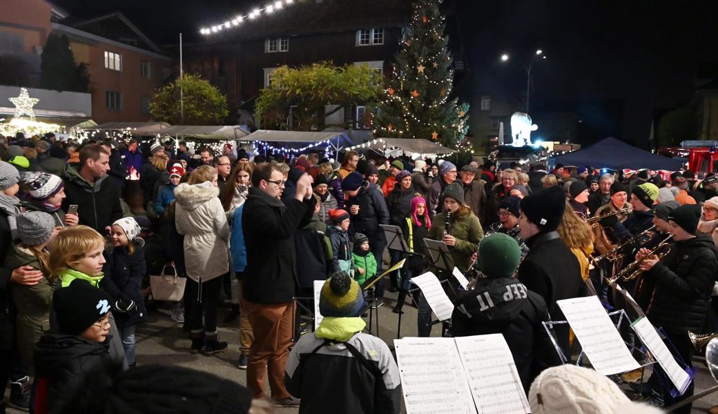 «O du fröhliche» und «Jingle Bells»: Die Jugendmusik Rebstein beherrscht das weihnachtliche Repertoire.