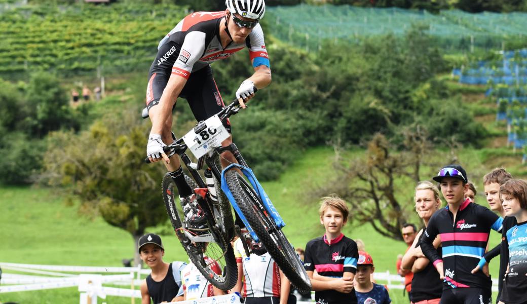 EM-Starter Simon Vitzthum aus Rheineck fuhr am Bikerennen in Altstätten in einer eigenen Kategorie – er war pro Runde etwa eine halbe Minute schneller als alle Konkurrenten. EM-Starter Simon Vitzthum aus Rheineck fuhr am Bikerennen in Altstätten in einer eigenen Kategorie – er war pro Runde etwa eine halbe Minute schneller als alle Konkurrenten.