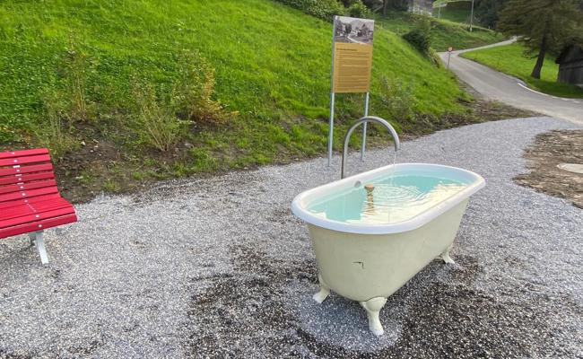 Ein Platz mit Badewanne