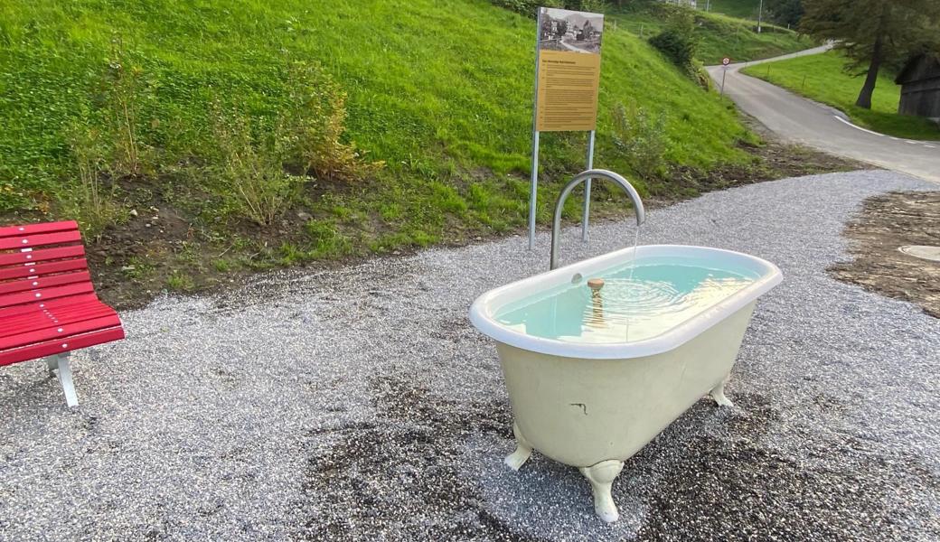 Die Politische Gemeinde Oberriet hat den Platz mit Wanne, Infotafel und Bänkli machen lassen. 