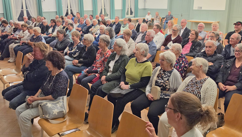 An der Vernissage im Ortsmuseum Altes Öchsli ging es auch um Dinge, die niemand wissen sollte