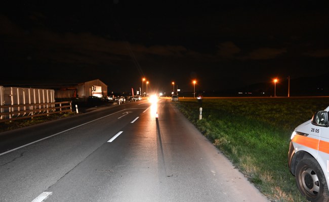 Fussgänger im Feierabendverkehr von Auto angefahren