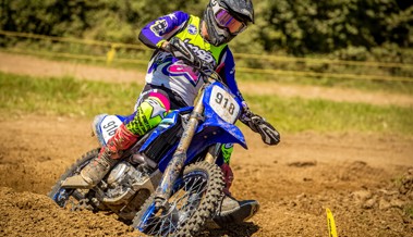 Luca Büchel fährt am Motocross in Trasadingen auf Platz zwei