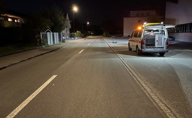 Jugendliche verletzt sich bei Unfall mit E-Scooter