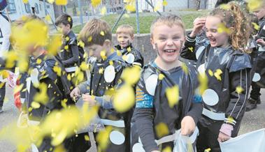 Kinder lieben Konfetti und Masken