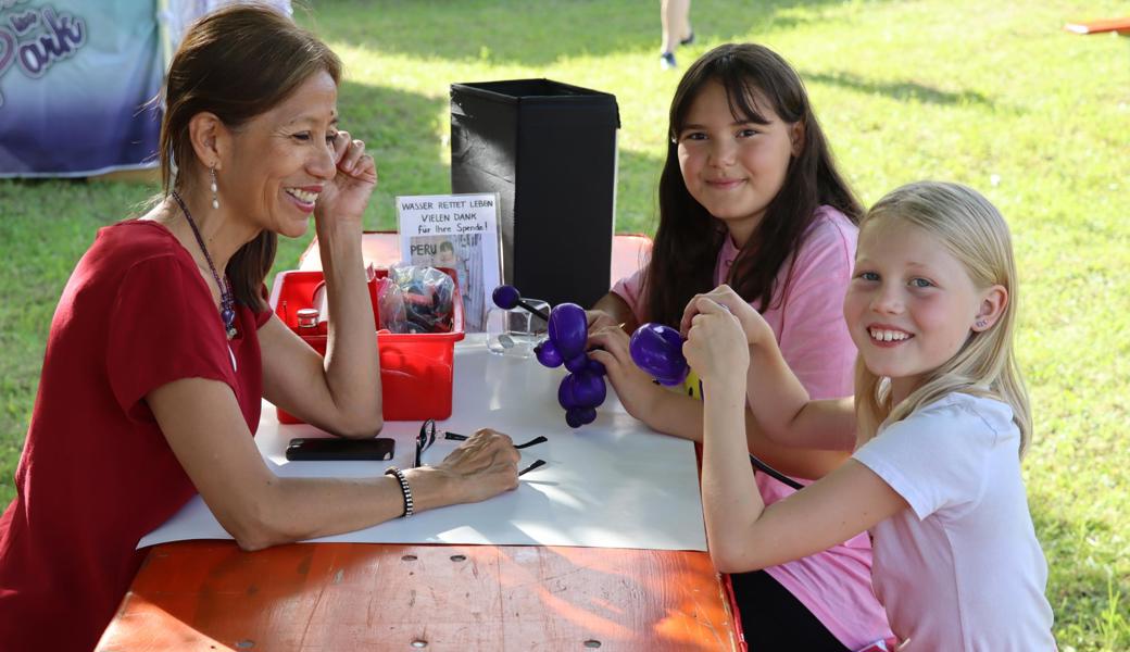 An einem Stand konnten Kids verschiedene Ballontiere basteln.