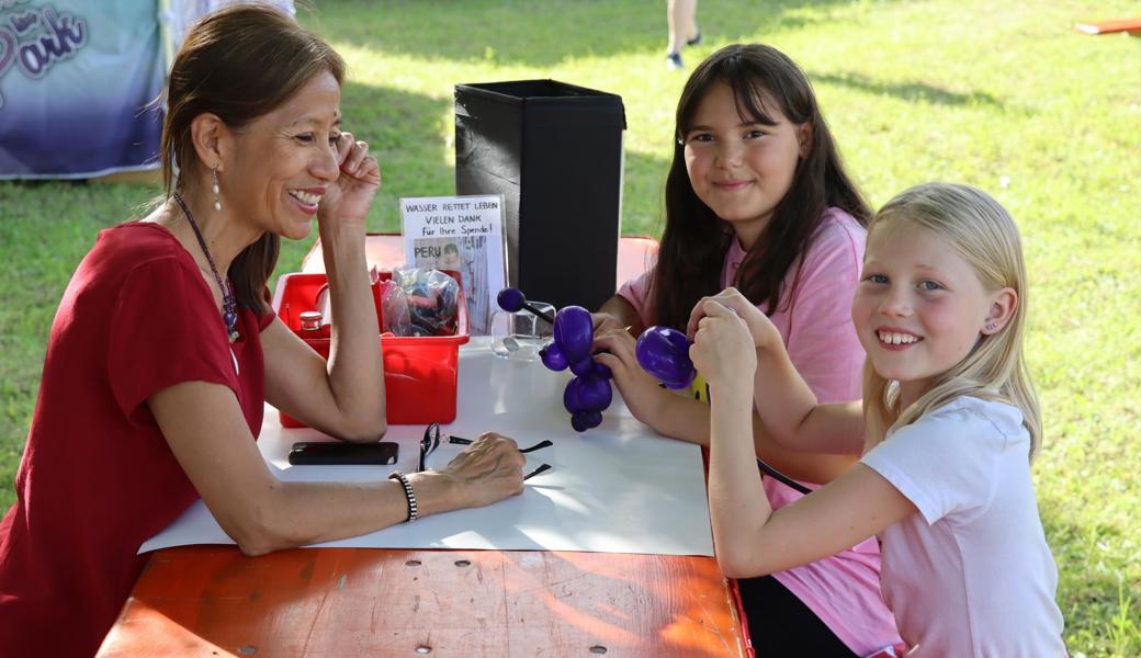 An einem Stand konnten Kids verschiedene Ballontiere basteln.