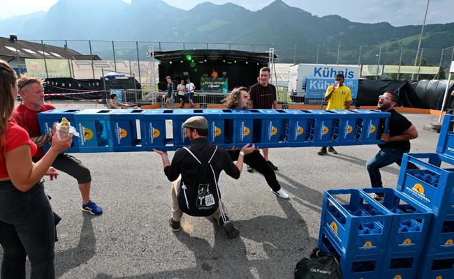 Video: Nicht ganz so sportlich wie Tokyo 2021 - Bierolympiade in Rüthi