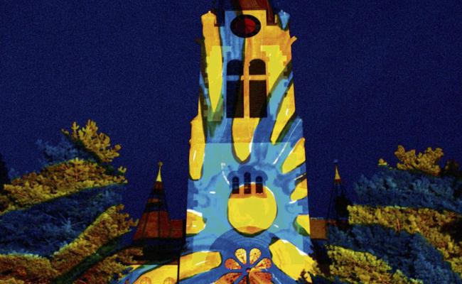 Bauten als Leinwand für Lichtkunst