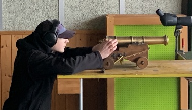 Gewaltiger Chlapf und ruhige Hand beim Kanonenschiessen