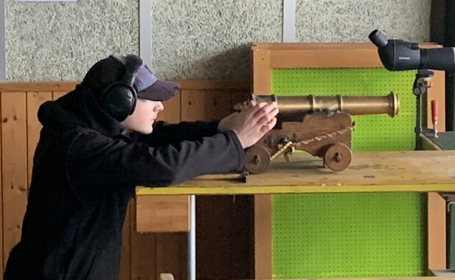Gewaltiger Chlapf und ruhige Hand beim Kanonenschiessen