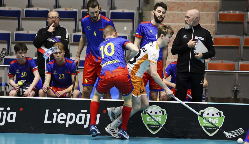 Dem Liechtensteiner Nationalteam mit Co-Trainer Remo Frei (links) und Trainer Marco Kipfer (rechts) gelang an der WM-Quali in Liepaja kein Sieg.  Dem Liechtensteiner Nationalteam mit Co-Trainer Remo Frei (links) und Trainer Marco Kipfer (rechts) gelang an der WM-Quali in Liepaja kein Sieg.